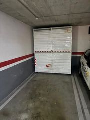 Lloguer Aparcament cotxe a Centre. Parking y trastero