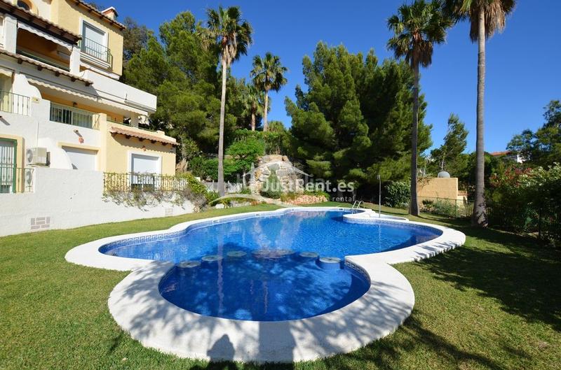 Foto c0147842-3d7b-406e-b2d8-2ffd59e66b4f. Miete dachwohnung mit parking pool in Altea hills Altea