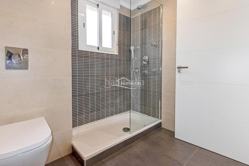 Foto 42983758-72b7-4d1e-84b0-3ef2f5cc7749. Affitto chalet con riscaldamento parcheggio piscina in Benidorm