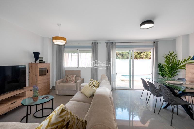 Foto 2ba5d805-05ec-4046-b7d4-d57d7658dc8c. Alquiler chalet un chalet de 4 dormitorios en rincón de loix en Benidorm