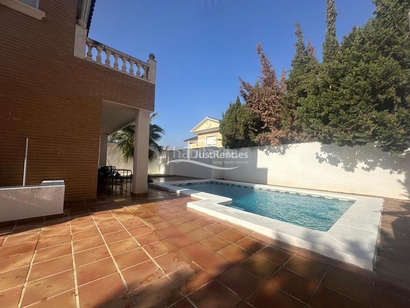 Foto 6323a495-0c5f-41b3-9056-ae5f51359264. Lloguer xalet amb calefacció aparcament piscina a Benidorm