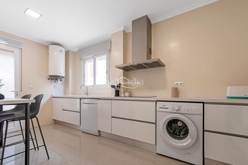 Foto 9a839626-91c3-4215-be6d-d8aa7a9b219d. Lloguer xalet amb calefacció aparcament piscina a Benidorm