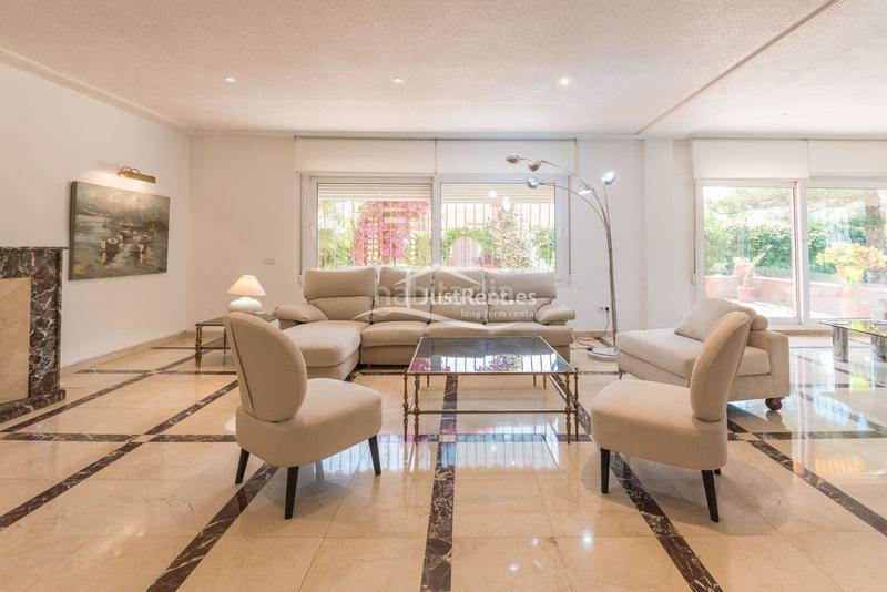 Foto ae8d7d0c-81a9-483b-abfb-c4e46c4ef2f9. Location chalet avec chauffage parking piscine dans Benidorm