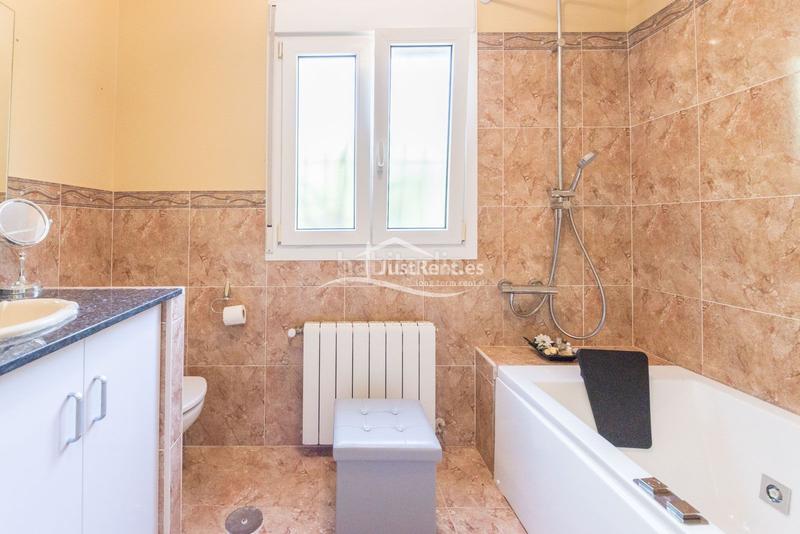 Foto cbe7b850-ad77-4686-b785-e541b097da16. Location chalet avec chauffage parking piscine dans Benidorm