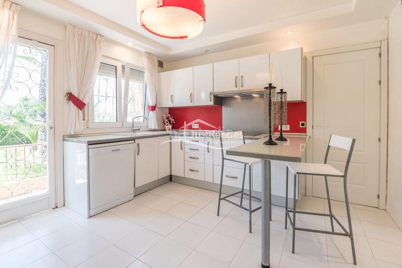 Foto cddd9111-4710-43c2-86b3-a076b7b645c1. Location chalet avec chauffage parking piscine dans Benidorm