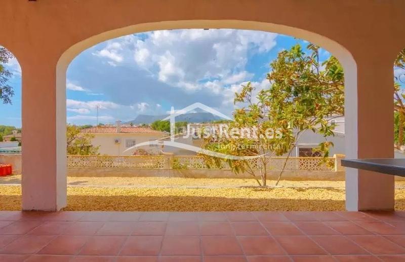 Foto 5920b38e-b1bd-4e46-ad1c-02c59d6e0295. Location chalet avec piscine dans Cometa Calp