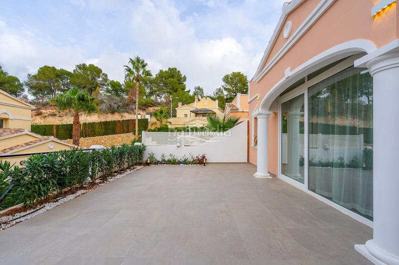Foto abd0b7e6-ac21-4d03-b263-2d57bacf394d. Rent semi detached house with parking pool in Cometa Calp
