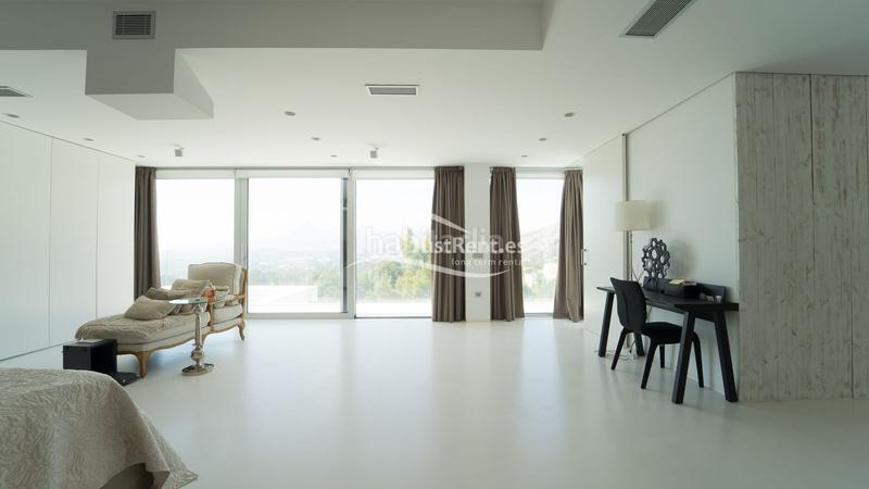 Foto b1993763-690e-4e33-adbf-b9b4d710a618. Rent chalet with heating pool in Altea la vella Altea