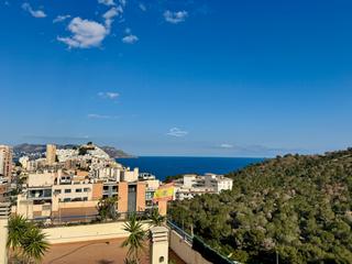 Lloguer Àtic a Mirador de la Cala-Benimar. Moderno ático con terraza en la azotea