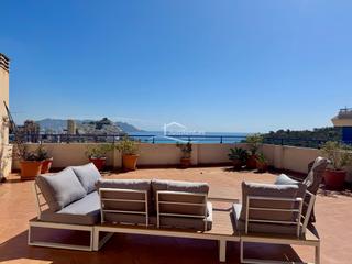 Lloguer Àtic a Mirador de la Cala-Benimar. Moderno ático con terraza en la azotea