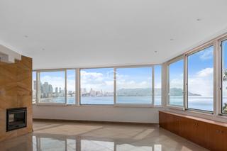 Lloguer Àtic a Playa Poniente. Apartamento en alquiler con vistas espectaculares al mar en beni