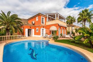 Location Chalet à Golf Bahía. Chalet con piscina privada en alquiler en sierra cortina