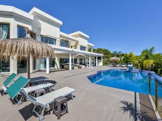Miete Chalet en La Fustera. Impresionante villa en alquiler con vistas abiertas al mar en be