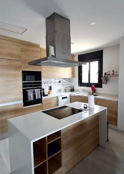 Foto 2487014b-9d67-4a74-8667-028f52a35f33. Alquiler piso moderno apartamento con vistas al mar en playa de poniente, en Benidorm