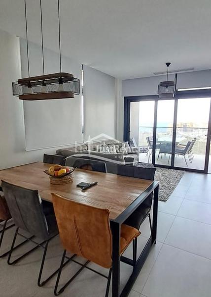 Foto 671efb7a-3976-4c2c-b6e3-37521c47a261. Alquiler piso moderno apartamento con vistas al mar en playa de poniente, en Benidorm