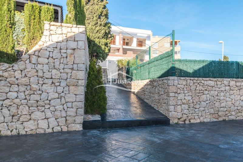 Foto 53005a71-aa8f-47f6-be73-a9461618e2b5. Alquiler chalet villa en el centro e para alquiler a largo plazo en Calp