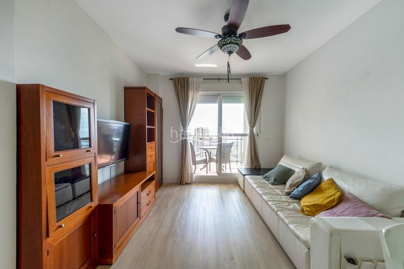 Foto 42e67447-75b9-4cdb-8608-ce1cc7187398. Alquiler piso  con vistas al mar, montaña y golf en la playa de poniente en Benidorm