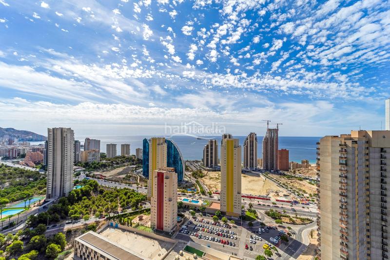 Foto a4bf7464-a730-4ef5-aa7c-df30440a1479. Alquiler piso  con vistas al mar, montaña y golf en la playa de poniente en Benidorm