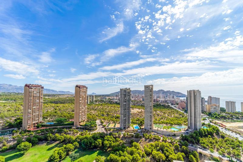 Foto cc9a63d0-f533-4958-bd97-cdd30c387042. Alquiler piso  con vistas al mar, montaña y golf en la playa de poniente en Benidorm