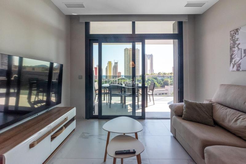 Foto 5bb3d4cc-9b5f-4c33-8dea-0e9eb4fb0f1f. Lloguer pis amb aparcament piscina a Via Parque Benidorm