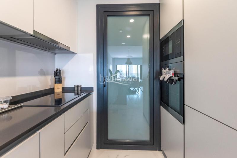 Foto b249dc0e-2519-4021-ba6e-6171f37025f8. Lloguer pis amb aparcament piscina a Via Parque Benidorm