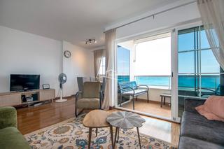 Miete Etagenwohnung in Altea Ciudad. Apartamento en alquiler en primera línea de playa en altea