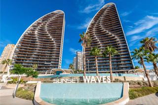Alquiler Piso en Playa Poniente. Impresionante apartamento con vistas al mar en playa de poniente