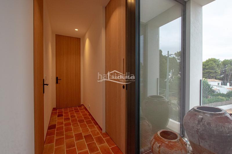 Foto 0928380a-1336-419f-8002-15f5fed9601b. Alquiler chalet impresionante villa moderna en alquiler en cala blanca jávea en Xàbia