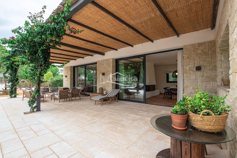 Foto 3be774b4-2f53-46bb-9bf0-025e6cd392a1. Alquiler chalet impresionante villa moderna en alquiler en cala blanca jávea en Xàbia