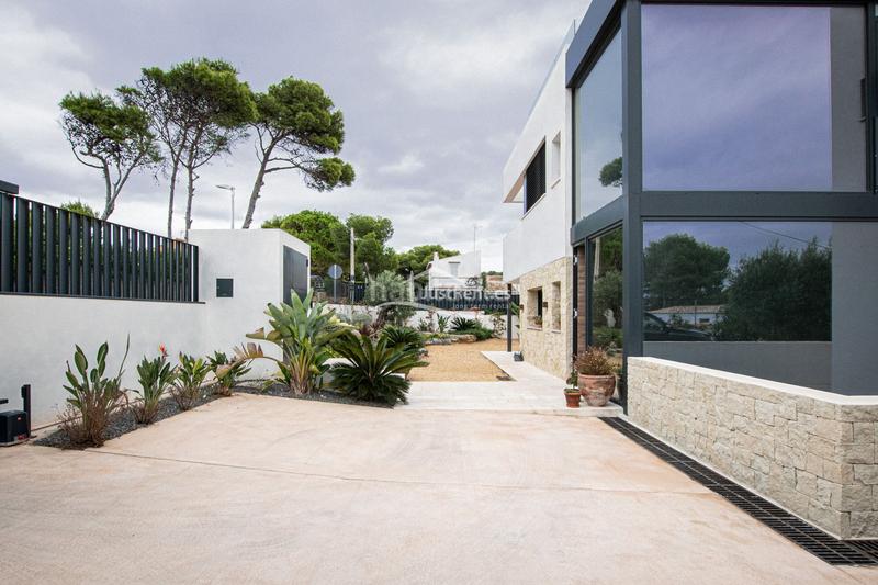 Foto 3e177ad2-54c3-4ef8-982a-d1fc8ec80d93. Alquiler chalet impresionante villa moderna en alquiler en cala blanca jávea en Xàbia