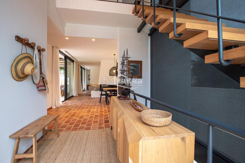 Foto 3f4fe56e-cd6f-4ce0-8bdf-69b1ec09d16c. Alquiler chalet impresionante villa moderna en alquiler en cala blanca jávea en Xàbia