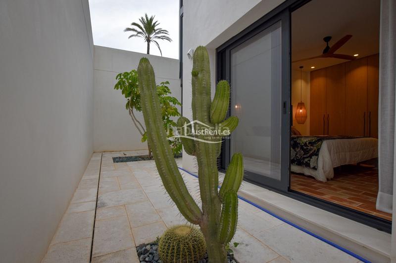 Foto 667d5dae-cbde-4101-bc4d-a3a8b04f7687. Alquiler chalet impresionante villa moderna en alquiler en cala blanca jávea en Xàbia