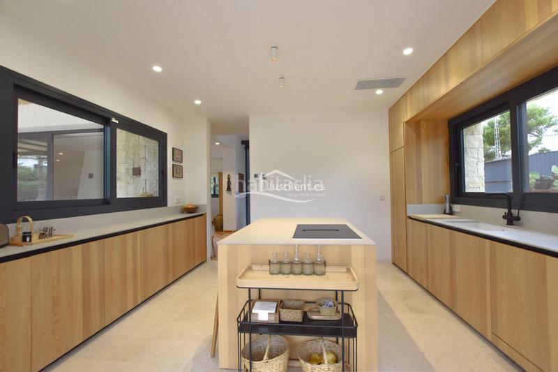 Foto 8e84b8d9-d689-413b-91d2-e9acc54d8ab1. Alquiler chalet impresionante villa moderna en alquiler en cala blanca jávea en Xàbia