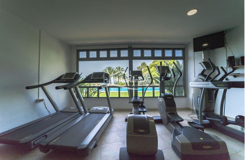 Foto 09deccca-eda8-47fe-a87c-1b6e3c6e577f. Alquiler piso apartamento en primera línea de playa en alquiler con vistas al mar en Altea