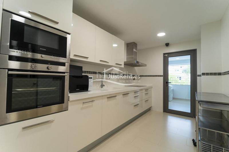 Foto 89774539-e431-47fa-b950-596de6ecda82. Alquiler piso apartamento en primera línea de playa en alquiler con vistas al mar en Altea