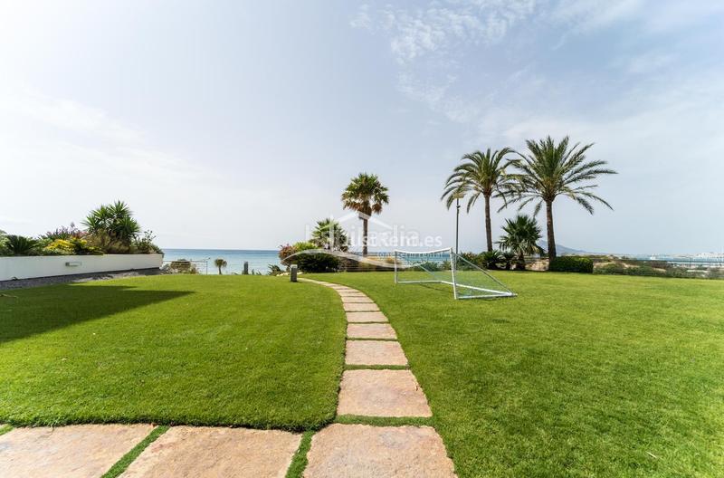 Foto b634f651-f082-4274-b4c1-b5947fb8141d. Alquiler piso apartamento en primera línea de playa en alquiler con vistas al mar en Altea