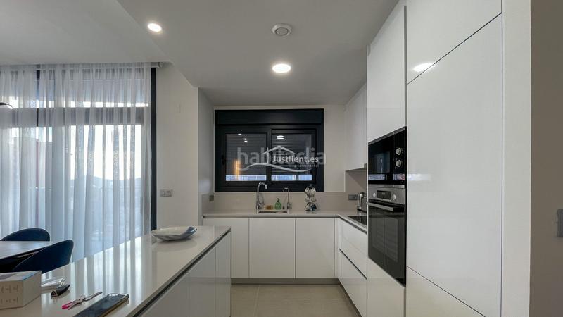 Foto 04c6a032-121b-47d0-aa42-b5154c906a81. Rent flat with pool in Playa Poniente Benidorm