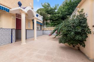 Lloguer Xalet a Sierra Helada. Semiadosado con jardín privado en alquiler en benidorm