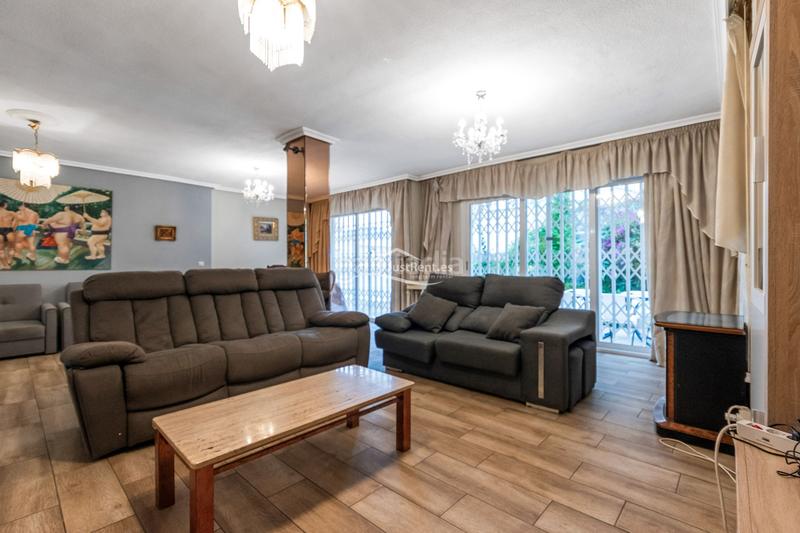 Foto d1481edb-22d4-4eaa-9202-8d7933286c8b. Miete chalet mit parking in Sierra Helada Benidorm