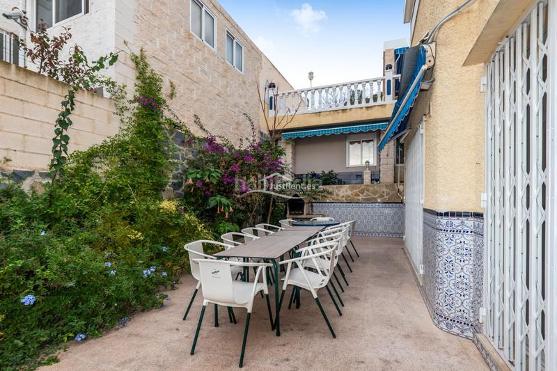 Foto 215c2df9-af42-42d9-b099-180128739d8a. Rent chalet with parking in Sierra Helada Benidorm