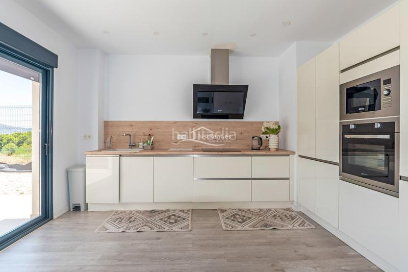 Foto 38102f32-cce6-465d-bd6e-c73f94f9e7e7. Lloguer xalet amb piscina a Escandinavia-Cautivador Alfàs del Pi (l´)