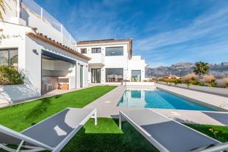 Miete Chalet in El Tossal-Bello Horizonte. Preciosa villa con piscina privada en alquiler en la nucia