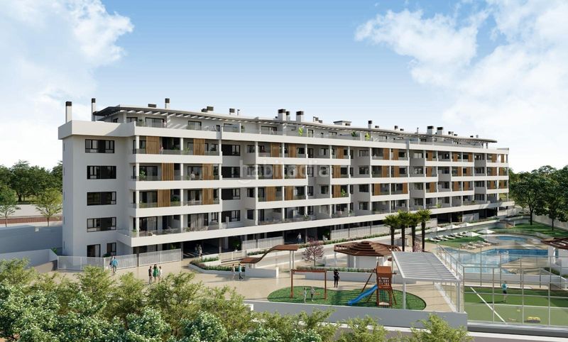 Foto 358a7bd5-9916-4278-98a8-648227c43695. Àtic amb aparcament piscina a Los Álamos Torremolinos
