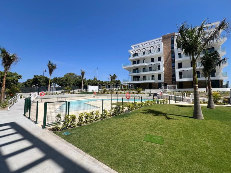 Foto f6ea0dd2-7709-4ad1-ac74-14d408cb4511. Pis amb aparcament piscina a Playamar - Benyamina Torremolinos
