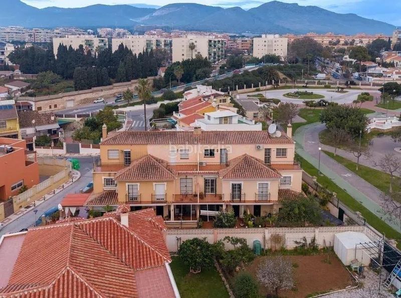 Foto 53015cb1-36cf-436b-b630-2564c14d5a21. Semi detached house with parking in Montemar Torremolinos