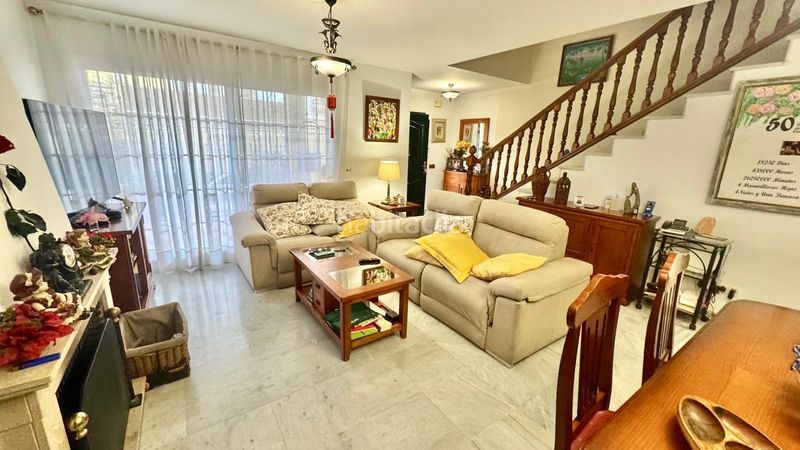 Foto 5ef5c21f-1150-45d6-a2eb-9ccf94a9d954. Semi detached house with parking in Montemar Torremolinos
