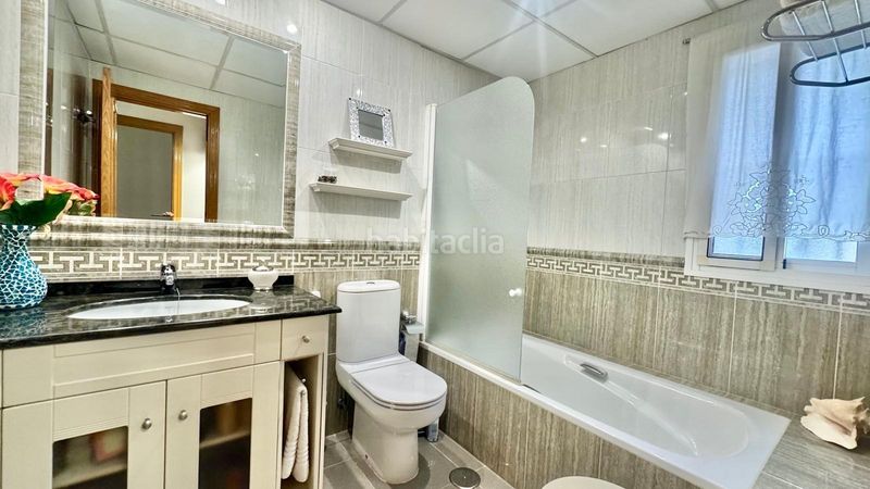Foto 77b8eb1f-f621-47fb-9a08-52394fc2b9b8. Semi detached house with parking in Montemar Torremolinos