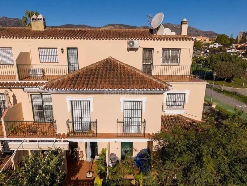 Foto 86811031-5a9f-4a5f-841d-5bf4c3d42ff2. Semi detached house with parking in Montemar Torremolinos