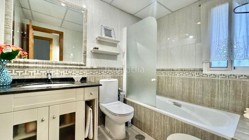 Foto a939952e-035e-499f-a023-5e8cbb0e5400. Semi detached house with parking in Montemar Torremolinos