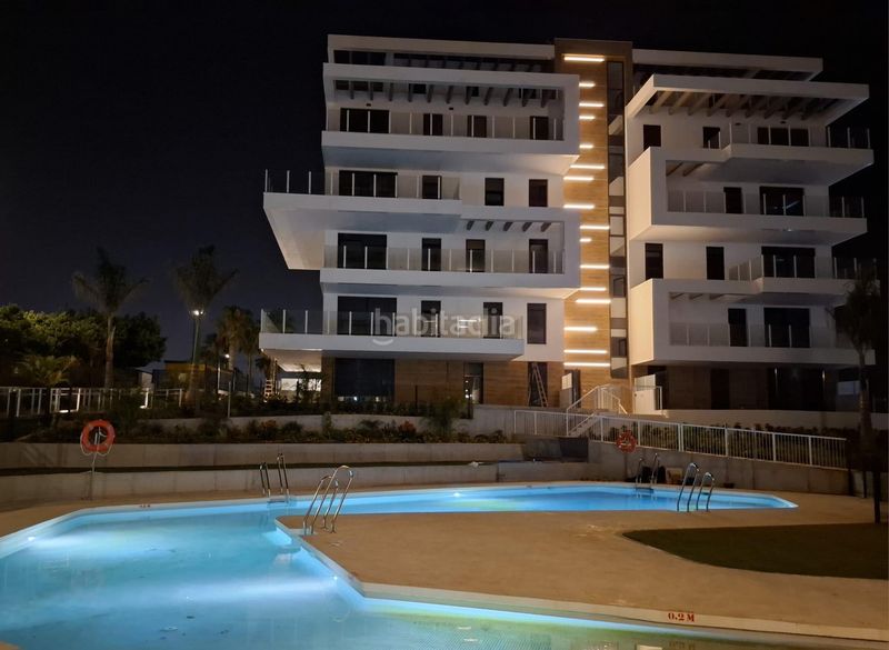 Foto 2020b819-4686-4d5b-b86d-9776ca505607. Pis amb aparcament piscina a Playamar - Benyamina Torremolinos